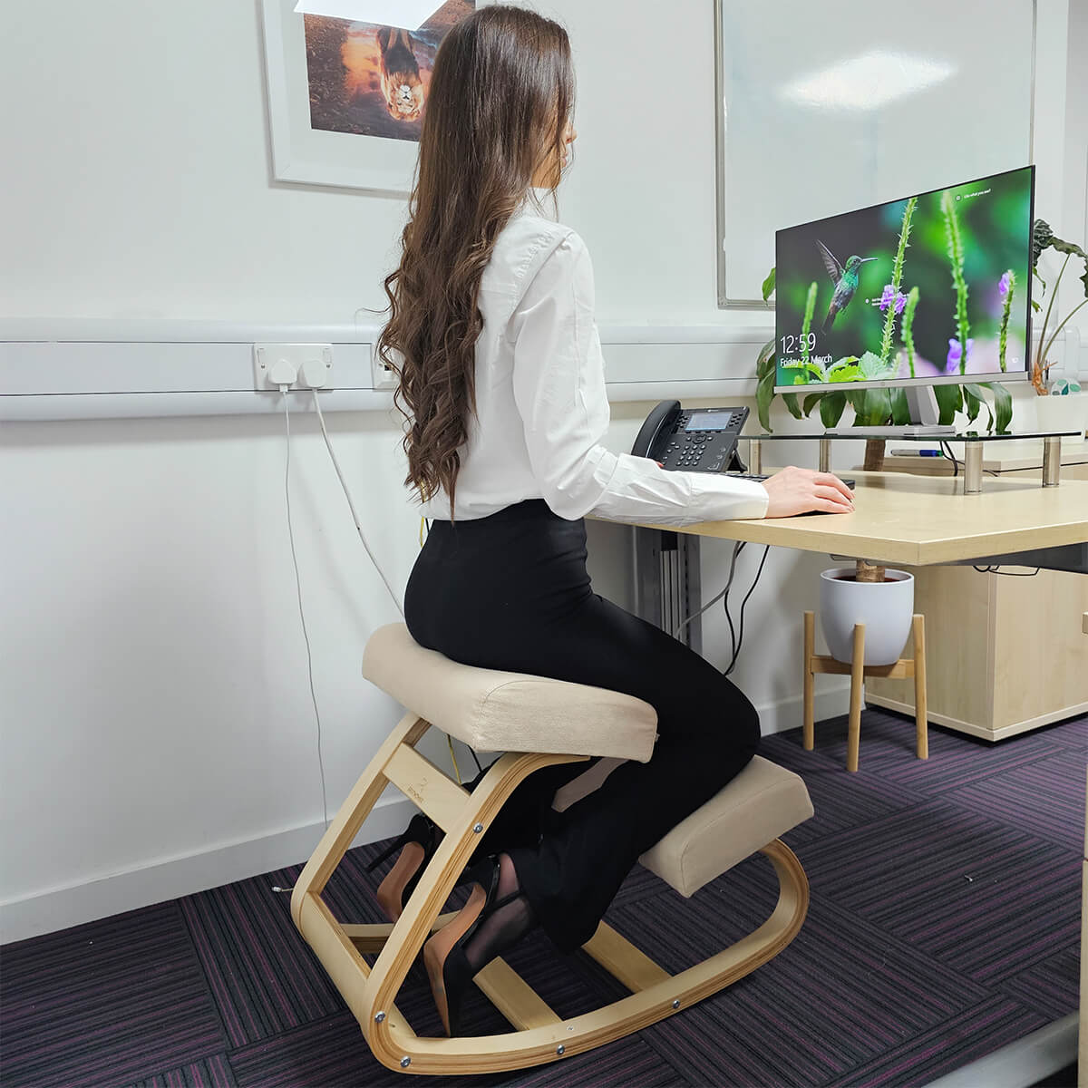 Kneeling Chairs: A Better Alternative to Traditional Office Seating